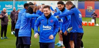 A-equipe-do-Barcelona-comemorou-a-Bola-de-Ouro-de-Lionel-Messi