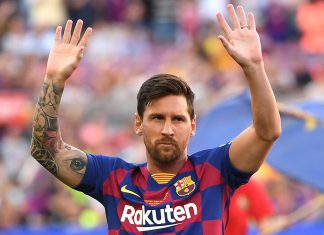 Barcelona-Lionel-Messi-joga-com-dores