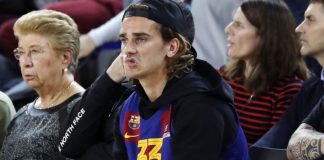 Griezmann-se-irrita-com-a-derrota-do-Barcelona-no-El-Clássico-de-basquete