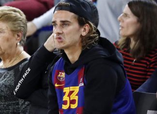 Barcelona | Griezmann se irrita com a derrota no El Clássico de Basquete Griezmann-se-irrita-com-a-derrota-do-Barcelona-no-El-Clássico-de-basquete