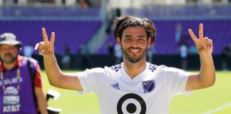 Carlos-Vela-está-muito-próximo-de-acertar-com-o-Barcelona