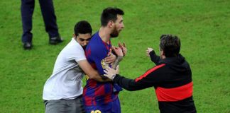 Barcelona-Lionel-Messi-se-assusta-com-fã