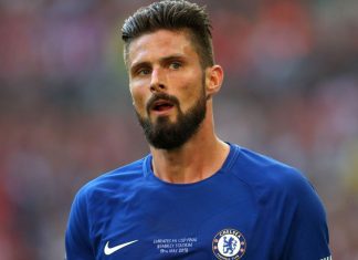 Barcelona-Giroud-de-malas-prontas-para-o-Camp-Nou