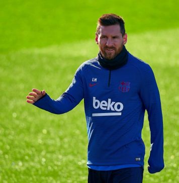 Barcelona-Lionel-Messi-treina-na-academia-como-precaução