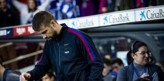 Barcelona-Gerard-Piqué-sai-em-defesa-de-Eder-Sarabia