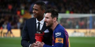 Kluivert-pede-aos-torcedores-do-Barcelona-que-fiquem-em-casa