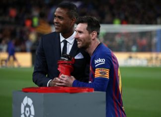Kluivert-pede-aos-torcedores-do-Barcelona-que-fiquem-em-casa