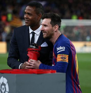 Kluivert-pede-aos-torcedores-do-Barcelona-que-fiquem-em-casa