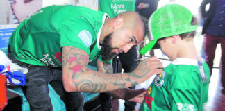 Barcelona-Arturo-Vidal-não-fará-cortes-de-salários-no-clube-que-possui