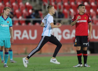 torcedor-revela-como-conseguiu-invadir-o-jogo-do-Barcelona