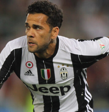Barcelona-Daniel-Alves-ajudou-a-convencer-Arthur-a-ir-para-a-Juventus-segundo-jornal