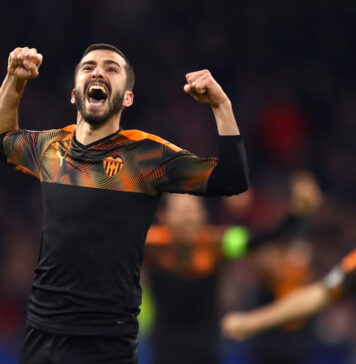 Barcelona-segue-monitorandoJ-osé-Luis-Gayà-lateral-do-Valencia