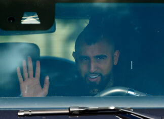 Arturo-Vidal-ataca-a-diretoria-do-Barcelona