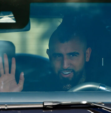 Arturo-Vidal-ataca-a-diretoria-do-Barcelona