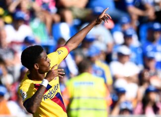 Southampton-e-West-Ham-disputam-a-contrataçao-de-Junior-Firpo-do-Barcelona