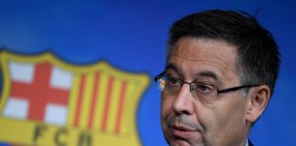 Bartomeu-conversa-com-jogadores-do-Barcelona-após-renunciar-a-presidência