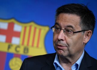 Bartomeu-conversa-com-jogadores-do-Barcelona-após-renunciar-a-presidência