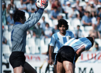 Barcelona-a-lenda-do-futebol-Diego-Maradona-morre-de-um-ataque-cardíaco