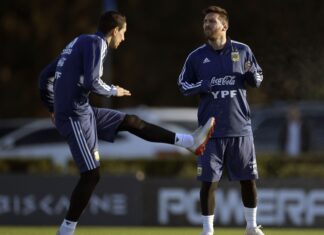 Barcelona-Lionel-Messi-chega-à-Argentina-com-Di-María-e-Paredes