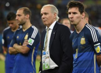 Messi presta homenagem ao falecido técnico da Argentina, Alejandro Sabella Messi-presta-homenagem-ao-falecido-técnico-da-argentina-Alejandro-Sabella