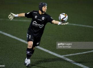 Barcelona-Ter-Stegen-presenteia-Ramon-Juan-do-Cornellà-apos-boa-atuação-do-goleiro