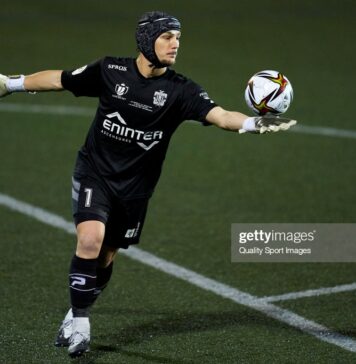 Barcelona-Ter-Stegen-presenteia-Ramon-Juan-do-Cornellà-apos-boa-atuação-do-goleiro