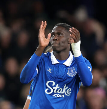 barcelona-monitora-amadou-onana-do-everton